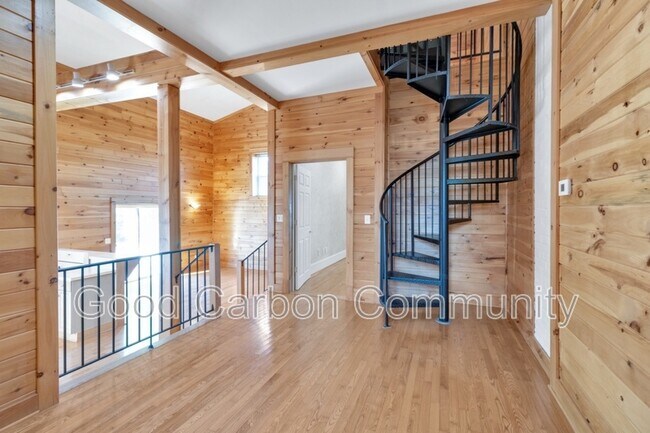 Building Photo - 852 Kenmore Ave