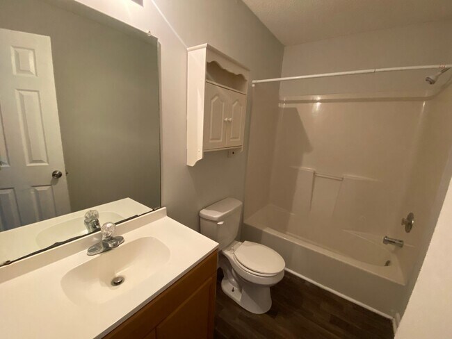 Building Photo - 230 Lanier Dr