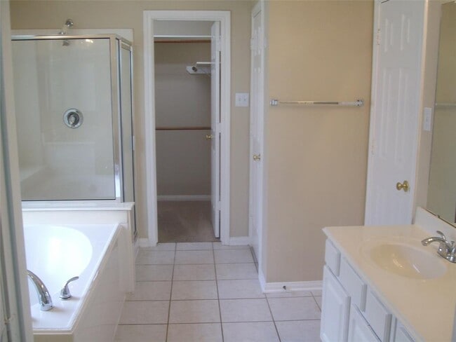 Foto del edificio - 14906 White Forge Ln