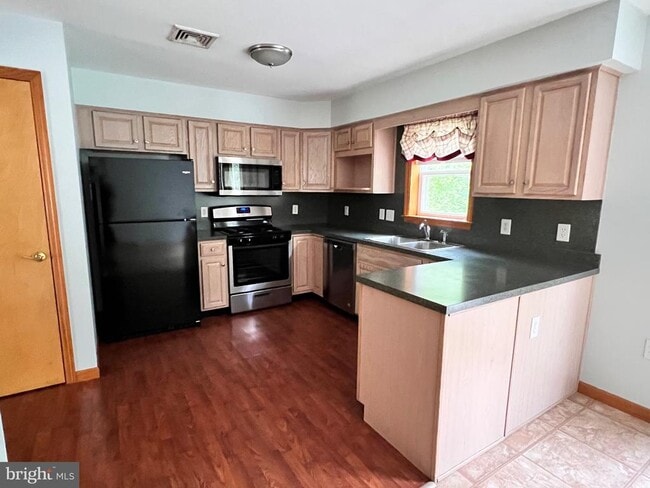 Building Photo - 66 Parkview Heights