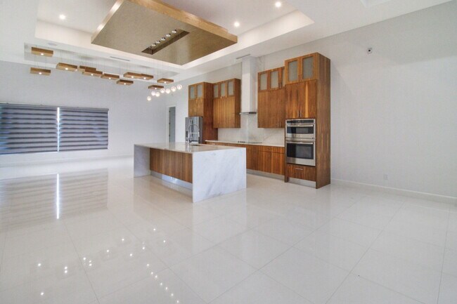 Foto del edificio - 3501 Umar Ave