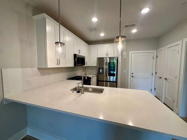 Segunda vista de la cocina - 76 Old Mill Bottom Rd N