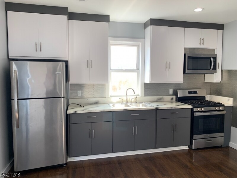 Foto principal - 216 21st St
