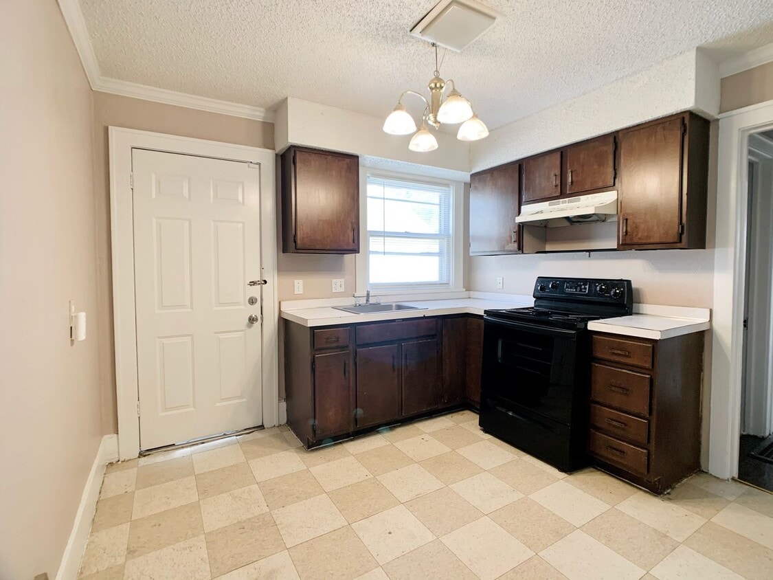 1508 Avenue A Unit 2, Dodge City, KS 67801 Room for Rent in Dodge