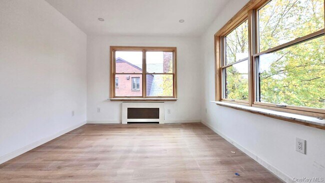 Foto del edificio - 63-87-87 Fitchett St