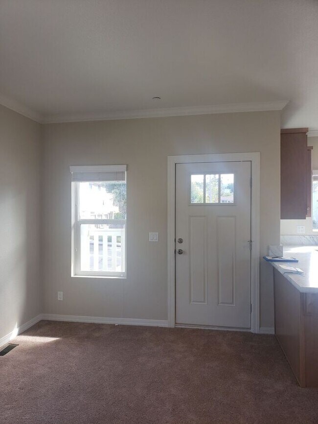 Foto del edificio - House w/ large private yard and garage (Pa...
