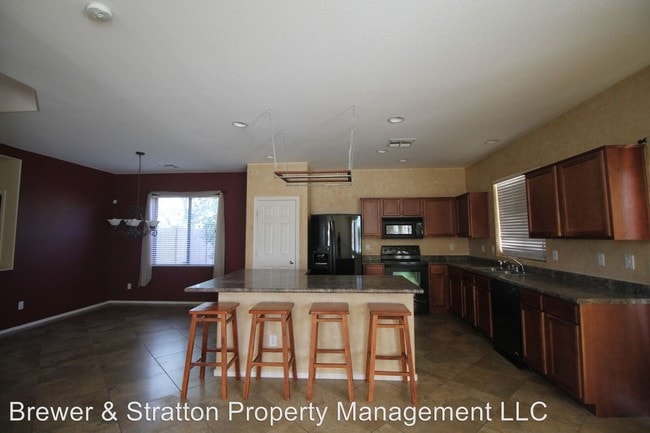 Building Photo - 17519 W Port Royale Ln
