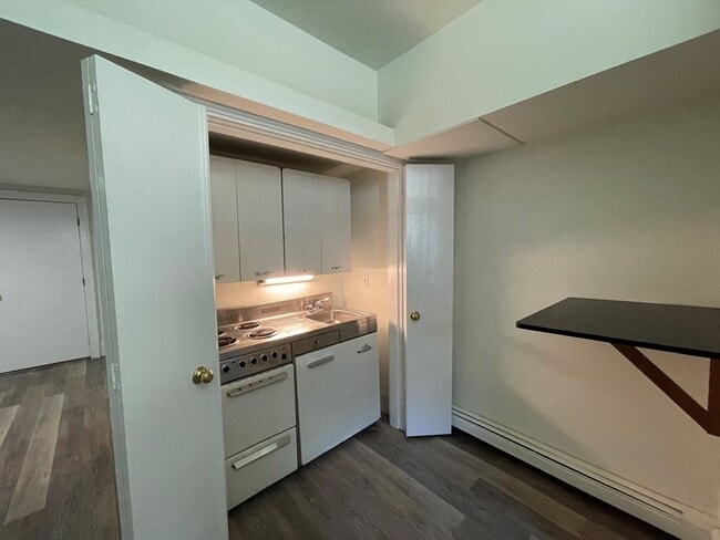 Building Photo - 130 Marlborough St