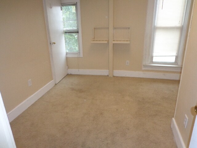 Dormitorio 1 - 72 McMillen Ave