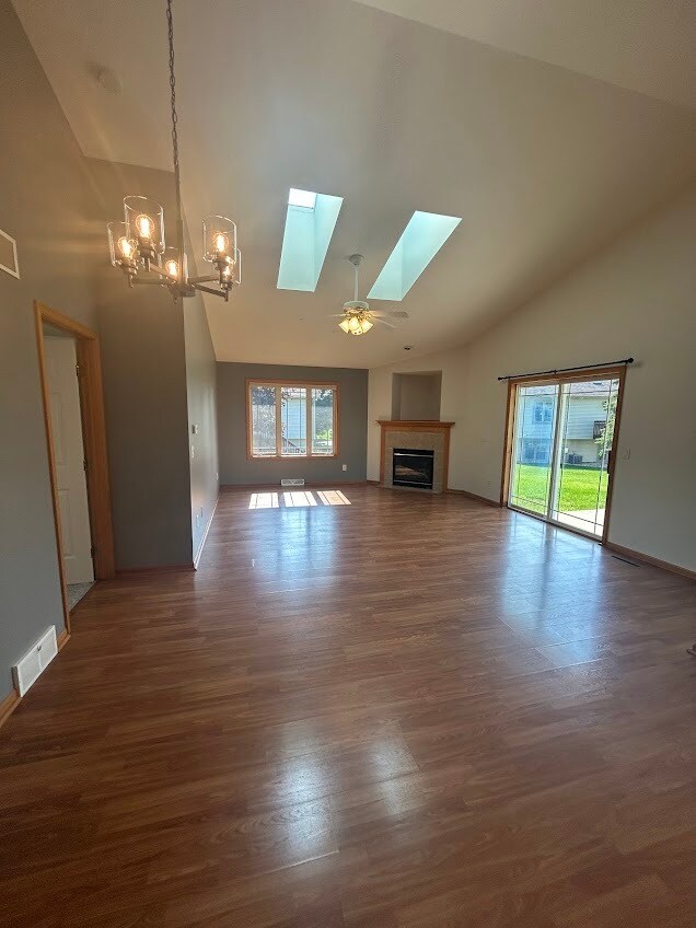 Sala de estar y comedor - 1051 Tamarack Way
