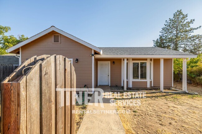 Building Photo - Spacious 1 Bedroom