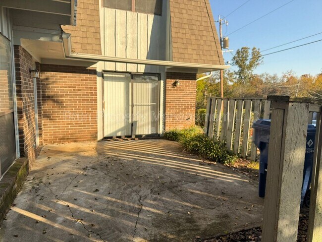 Foto del edificio - 505 Cross Creek Rd