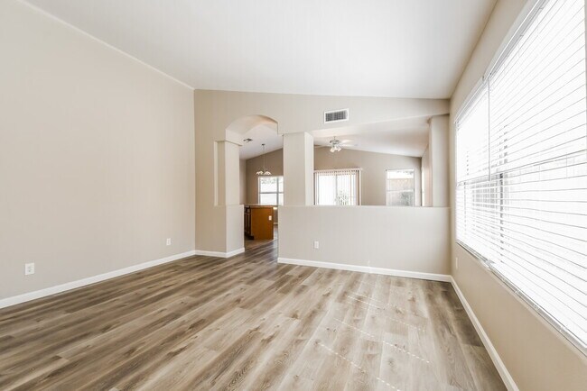 Foto del edificio - 3034 W Melinda Ln