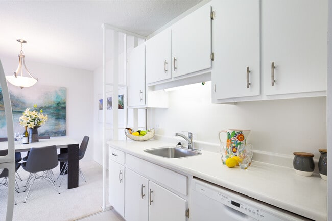 Building Photo - Shorewood Manor