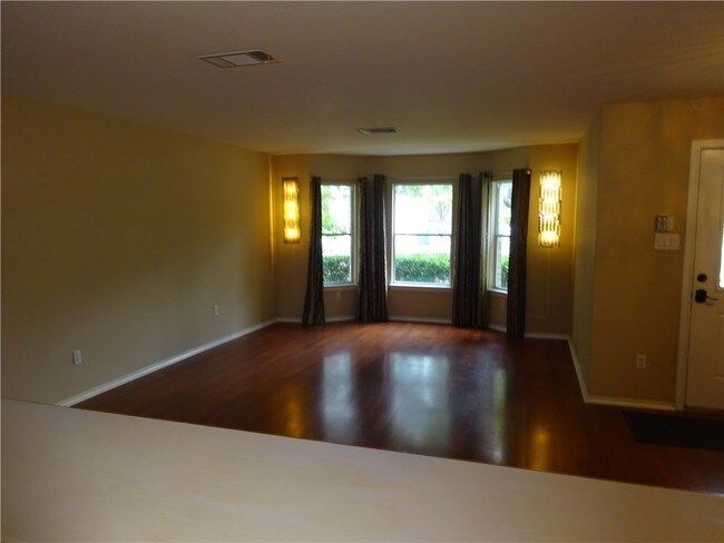 Building Photo - 1716 Barrilla St