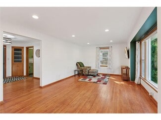 Building Photo - 4215 16th Ave S