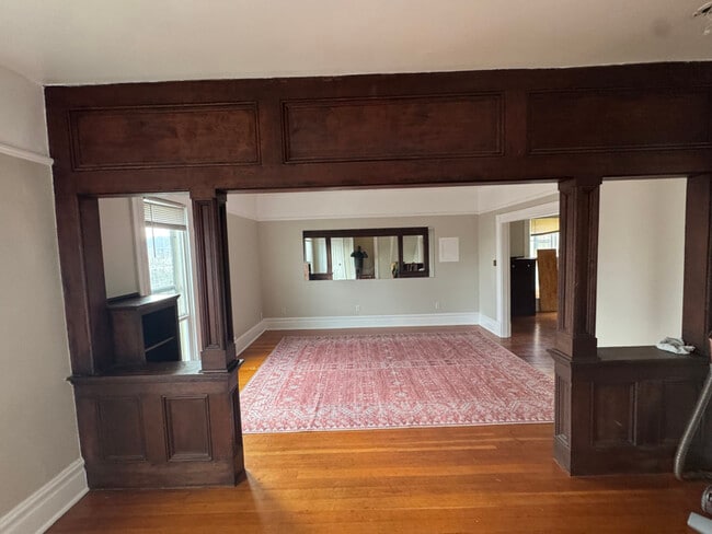 Building Photo - 33 NE San Rafael St