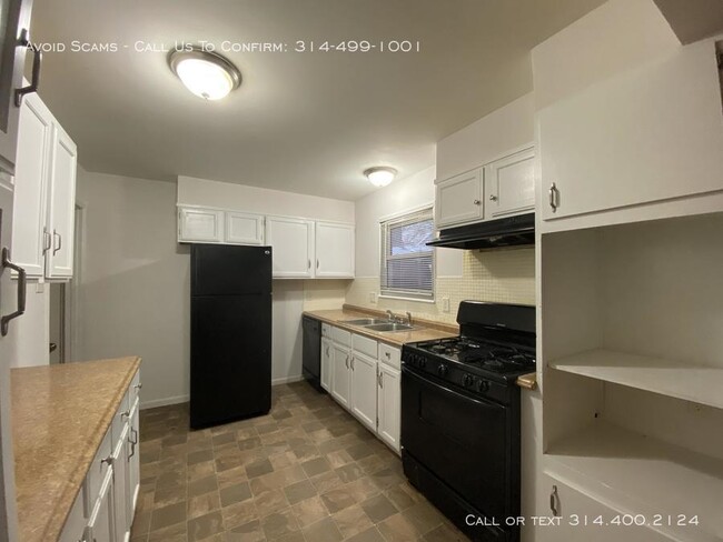 Foto del edificio - 2355 Hawthorne Manor Dr