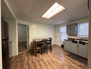 Building Photo - 45 School St