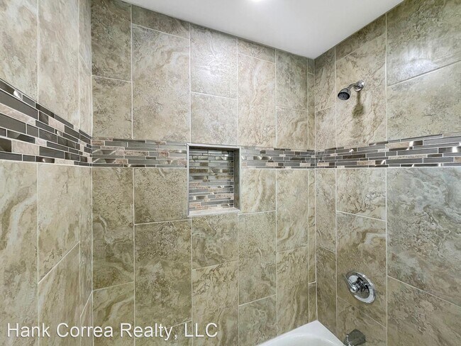 Building Photo - 3 br, 1.5 bath House - 2450 Kilauea Ave.