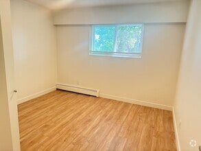 Building Photo - 1480-1480 Boundary Crescent