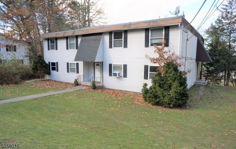 Primary Photo - 102 Hemlock Hill