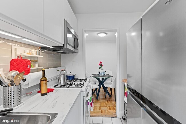 Foto del edificio - 3901 Tunlaw Rd NW