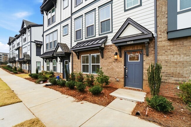 Foto del edificio - Brand-new three-story townhome in the University area at Senata at Research Park!