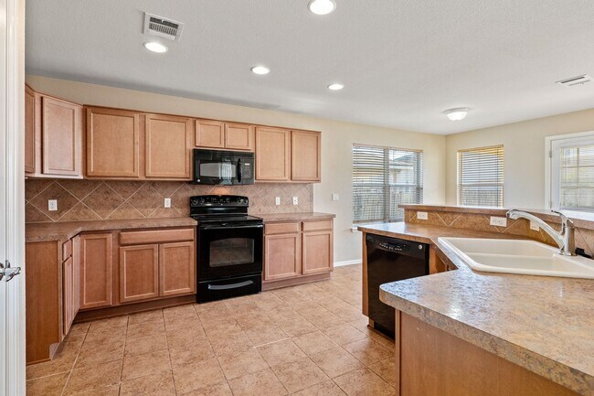 Building Photo - Four Bedroom Home in Summerlyn!!!!
