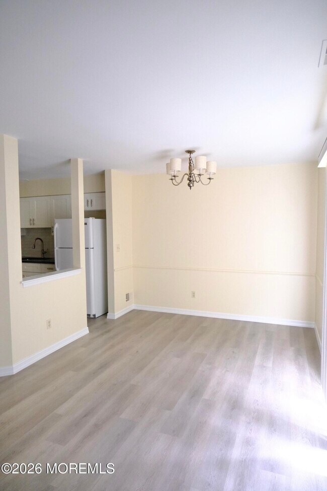 Building Photo - 93 Oak Ln
