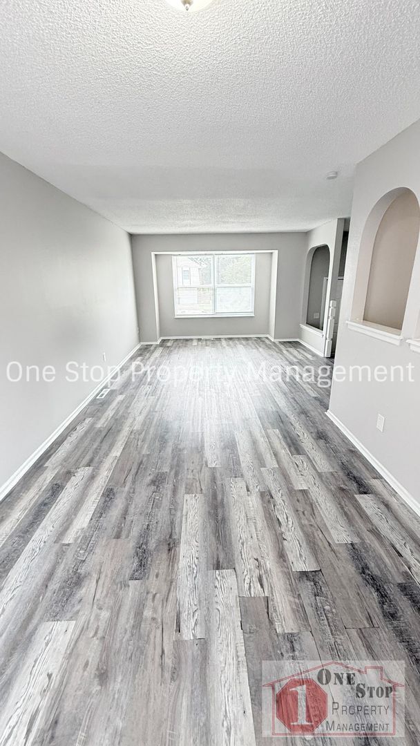 Foto del edificio - Beautiful 3 Bedroom 2 Bathroom Home in Blu...