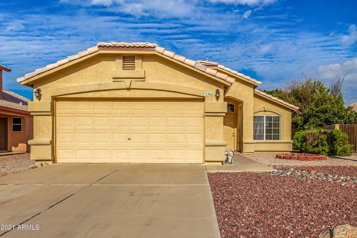 Foto principal - Superstition Springs Village
