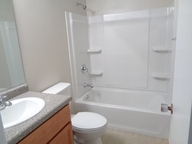 Bathroom - 140 W College St