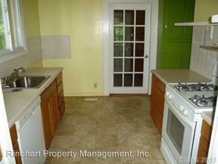 Building Photo - 302 Memorial Dr