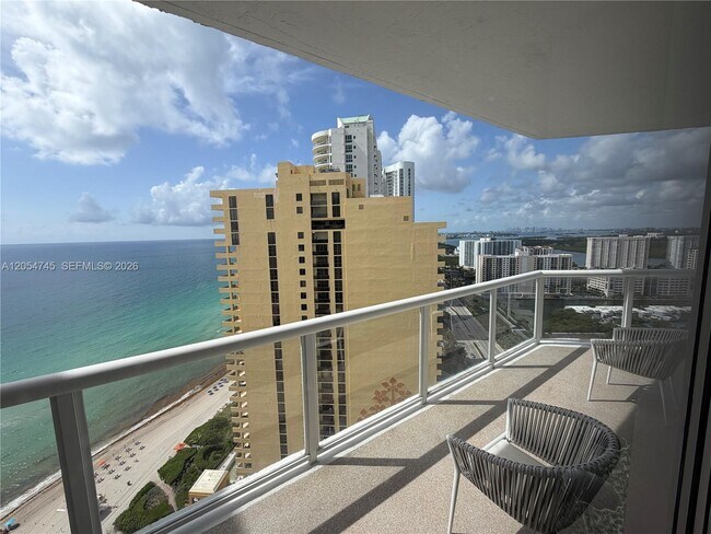 Foto del edificio - 16425 Collins Ave