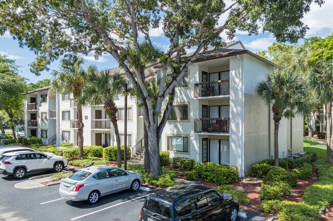 Building Photo - Cascades at the Hammocks