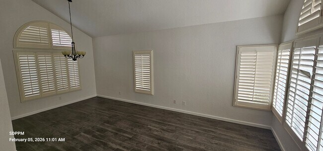 Building Photo - MIRA MESA / SAN DIEGO - Nice 4 Bedroom / 2.5 Bath House.  AVAILABLE 02/16/2026