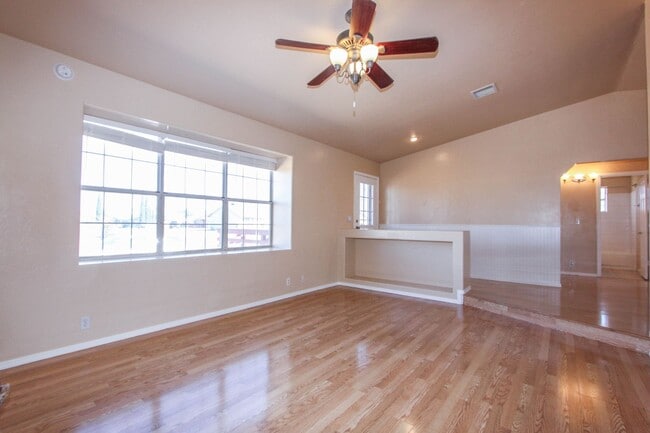 Building Photo - Large 2 story Home in Prescott Valley