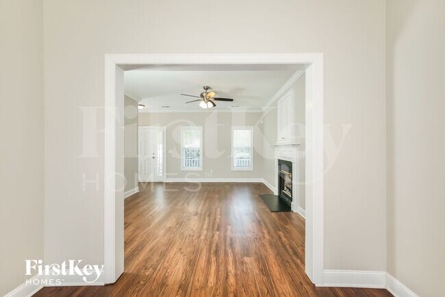 Building Photo - 5816 Brakenwood Dr