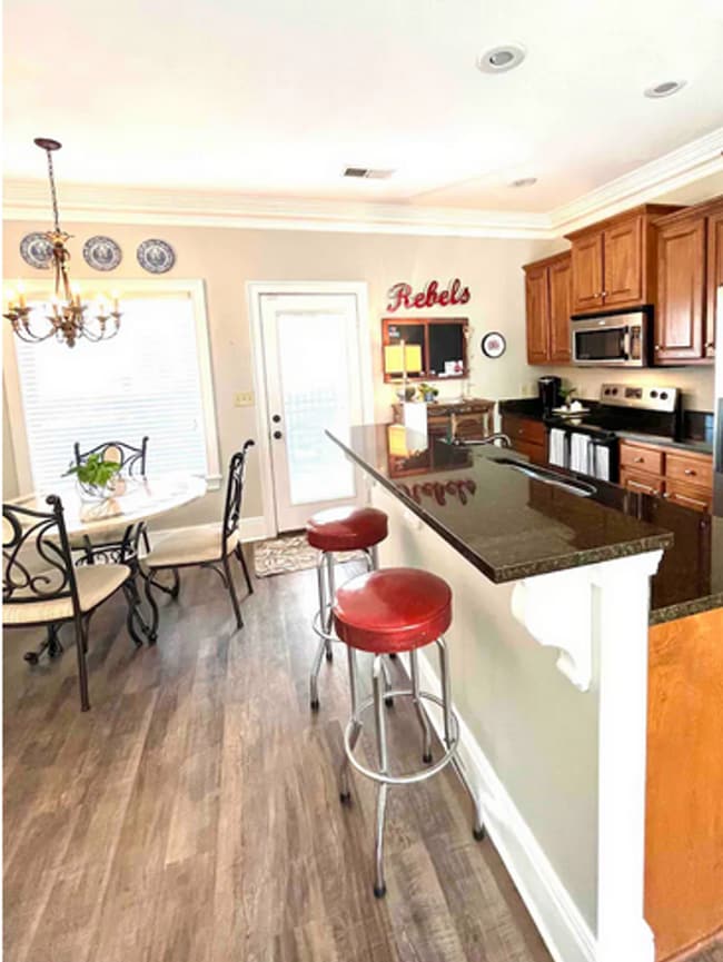 Photo - 3 bed/3 bath Fully Furnished House