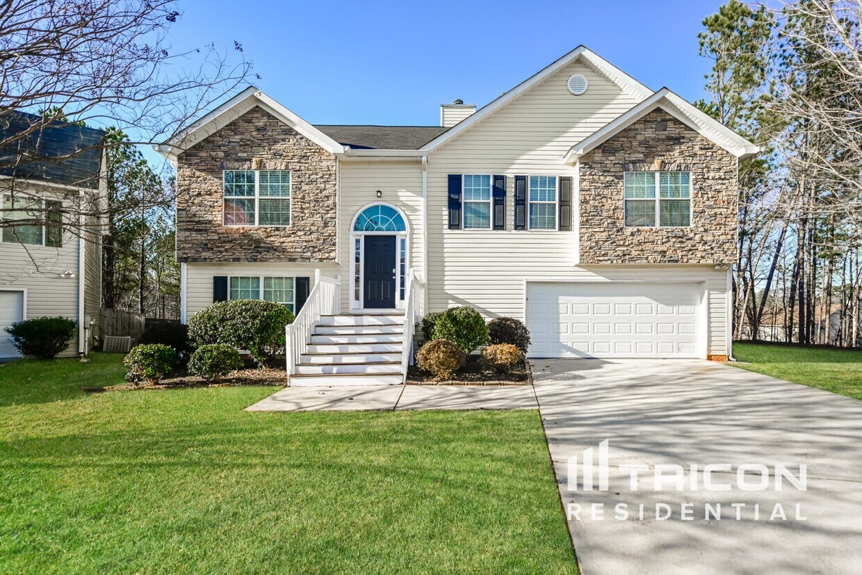 Foto principal - 1270 Saint Francis Court Locust Grove GA