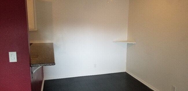 Foto del edificio - 10636 Woodley Ave