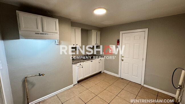 Building Photo - 1580 Hugenot St