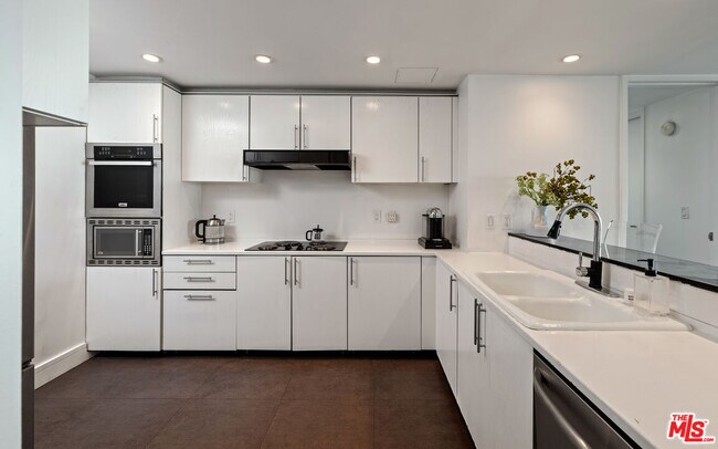 Foto del edificio - 10520 Wilshire Blvd