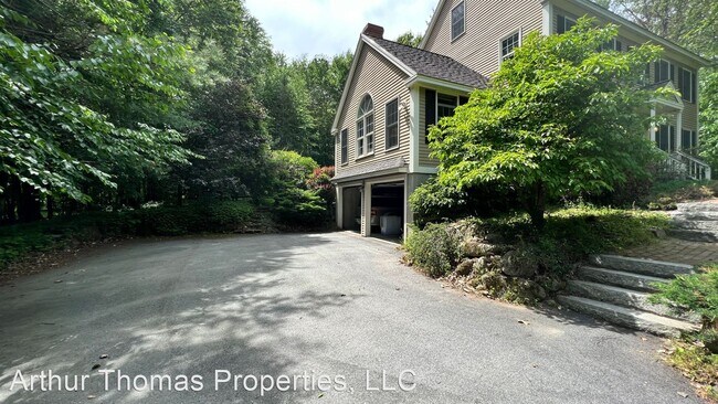 Building Photo - 3 br, 1.5 bath House - 3 Meader Lane