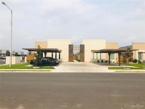 Building Photo - 1415 Deer Hls