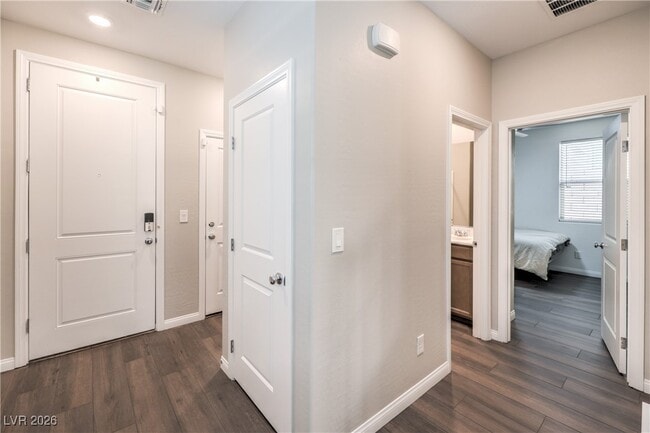 Foto del edificio - 10646 Silver Pond Ave