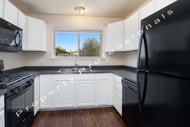 Foto del edificio - McCarron Ct Duplex