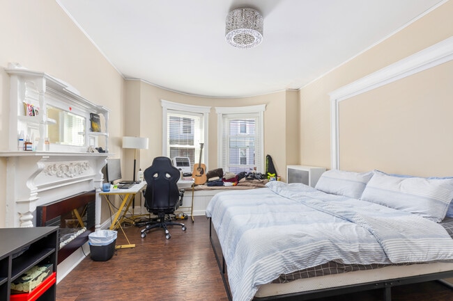 Building Photo - 19 Royal St