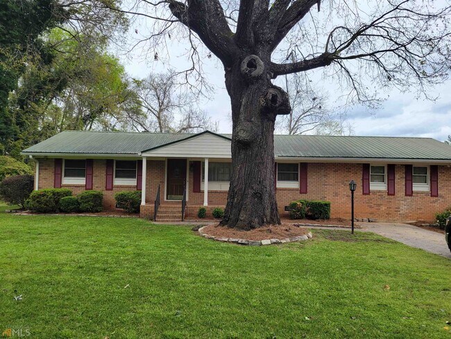 Building Photo - 1691 Milledge Ave Ext